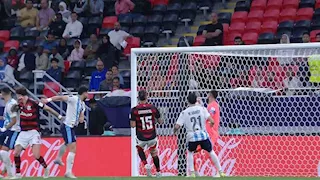 نجم ليفربول السابق يتابع مباراة بيراميدز وفلامنجو في كأس الإنتركونتيننتال