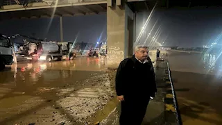 بسبب كسر ماسورة مياه.. تحويلات مرورية بطريق الواحات 