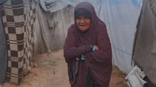 البرد يقتل أطفال بغزة والأمطار تُغرِق خيام آلاف النازحين (فيديو-صور)