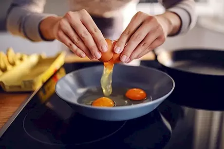 البيض للدهون الثلاثية- يرفعها أم يخفضها؟