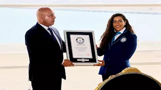 كامل الوزير يتسلم شهادة جينيس لأعمق حوض ميناء من صنع الإنسان