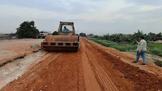 الجيزة: بدء أعمال رصف طريق المريوطية من أسفل محور الضبعة