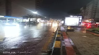 سقوط أمطار على الإسكندرية.. والأرصاد تحذر من اضطراب البحر المتوسط (صور)