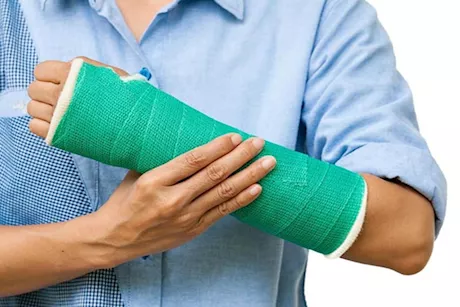 ما هي الإسعافات الأولية لكسور العظام؟