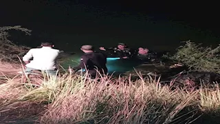  6 جثث.. القصة الكاملة لانقلاب ميكروباص داخل ترعة في قنا- صور وفيديو