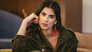 خطفت الأنظار بـ الأحمر الناري.. معلومات عن إطلالة كارمن بصيبص