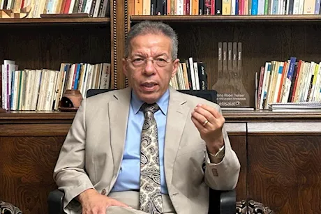 نقيب الأطباء:  العشوائية في زيادة أعداد طلاب الطب عواقبها خطيرة