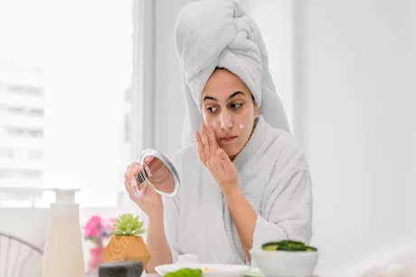 تجنّبيها في الشتاء.. 5 مكونات في العناية بالبشرة تزيد الجفاف