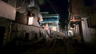 غرف مهشمة وأدوات محطمة.. آخر ما تبقى من منزل المنيا المنهار (فيديو وصور)