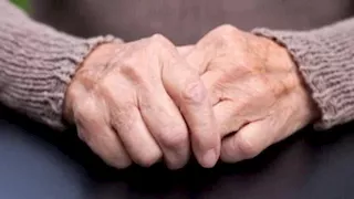 ما بين القهوة والشاي.. دراسة تكشف تأثير المشروبات على عظام النساء