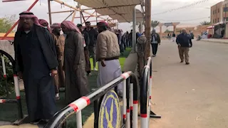  بالزي التقليدي.. بدو جنوب سيناء يتوافدون على لجان انتخابات النواب -صور