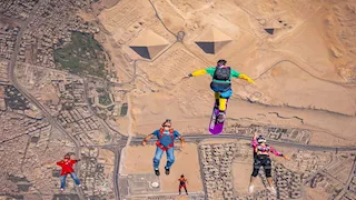 مشاهد تخطف الأنفاس..  مغامرة لا تنسى فوق أهرامات الجيزة "10صور"