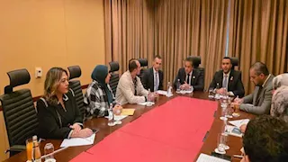  وزير الصحة يلتقي الأطباء وأطقم التمريض المصريين العاملين في ليبيا