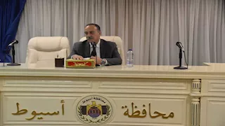 محافظ أسيوط يطلق مبادرة "كوب لبن لكل طفل" لضمان التغذية السليمة (صور)