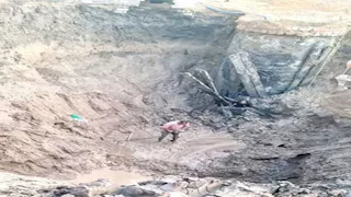 بعد توقف البحث عنهما.. صلاة الغائب على ضحايا التنقيب عن الآثار بالفيوم (صور)