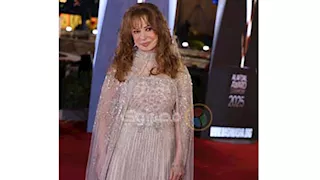 فستان مُطرز.. نيللي تخطف الأنظار في حفل توزيع جوائز وشوشة