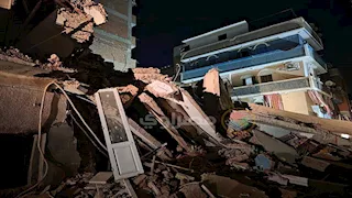 بطولة حتى النفس الأخير.. "عبدالله" يحوّل مأساة انهيار منزل المنيا إلى ملحمة فداء 