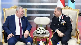 لقاءات ثنائية لقادة الأفرع الرئيسية بالقوات المسلحة على هامش "إيديكس 2025"