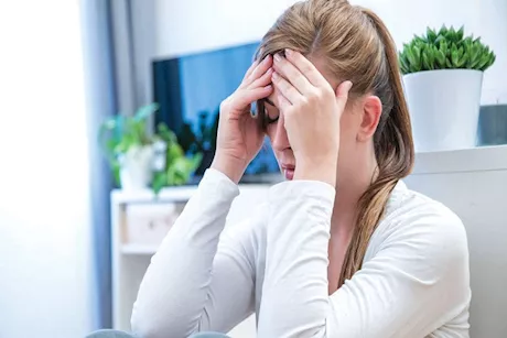 الصداع المتكرر.. هل يشير إلى مشكلة خطيرة؟ طبيب يوضح
