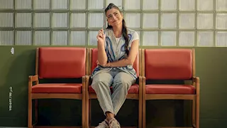 أسماء جلال تنشر بوستر منفرد لفيلم "إن غاب القط" قبل عرضه في السينمات