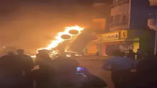 وقعت على القهوة ودهست 3 سيارات.. تفاصيل سقوط سيارة نقل من أعلى الطريق الدائري