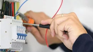 سارق الكهرباء هيدفع كام؟.. كل ما تريد معرفته عن تعديلات قانون الكهرباء بعد موافقة "الشيوخ" 