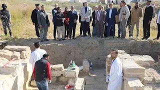 محافظ بني سويف يتفقد معبد بطليموس الثاني بجبل النور