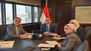 وزير الاستثمار يبحث مع نظيره "الكوري" تعزيز التعاون بين البلدين 