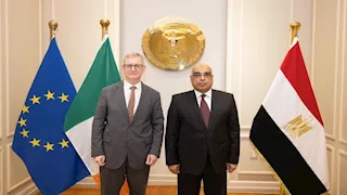 لتعزيز العلاقات.. وزير العدل يستقبل السفير الإيرلندي بالقاهرة