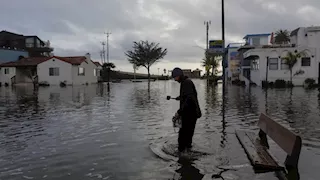 أمريكا: الفيضانات في شمال كاليفورنيا تغرق الطرق ووفاة شخص