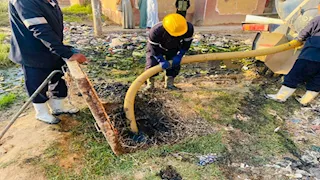 استجابة لشكاوى الأهالي.. رفع كفاءة شبكات المياه والصرف بدرنكة في أسيوط