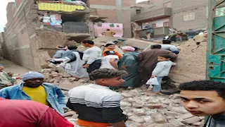 انهيار منزلين بأسيوط.. إنقاذ 4 والبحث عن ناجين تحت الأنقاض 