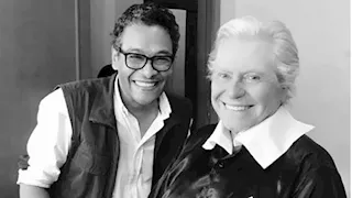 "يا طيب".. إيمان العاصي تنعى الماكيير الراحل محمد عبدالحميد