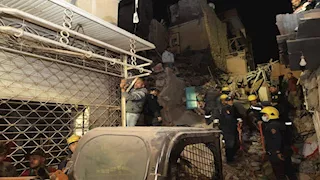  مصدر أمني: ارتفاع ضحايا عقار إمبابة المنكوب لـ12 بينهم جثتان 