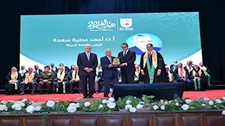 جامعة القاهرة تكرم رؤساء 11 جامعة مصرية من خريجيها في احتفالية عيد العلم 