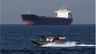 الحرس الثوري الإيراني يعلن توقيف سفينة محملة بالوقود في الخليج