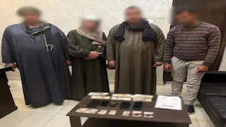 رشاوي على أبواب اللجان.. سقوط 4 قبل توزيع أموال بسوهاج