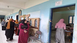 بالصورـ إقبال ملحوظ من السيدات وكبار السن في الدائرة الثالثة بأسيوط