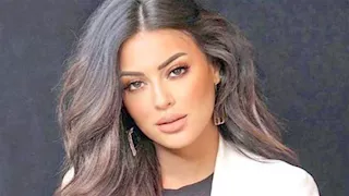 ميرنا نور الدين بإطلالة مميزة.. لماذا اختارت الجاكيت الجلد؟