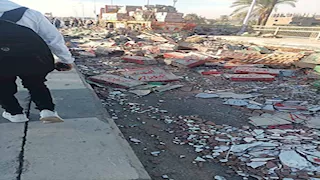 انقلاب تريلا محملة بالسيراميك أعلى كوبري أسيوط العلوي 