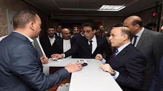 محافظ كفرالشيخ ومساعد وزير الخارجية يفتتحان مكتب تصديقات الغرفة التجارية -صور 