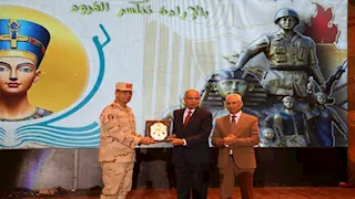 ندوة عسكرية بجامعة المنيا.. تحذير من الشائعات وتكريم لأسر الشهداء (صور)