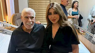 7 صور من زيارة الإعلامية إيمان أبو طالب لحسن شحاتة في المستشفى