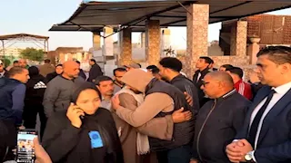 لحظة تشييع جنازة السباح يوسف محمد إلى مثواه الأخير بمقابر بورسعيد -صور