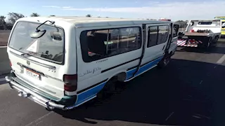 إصابة 14 شخصًا في انقلاب ميكروباص بـ"صحراوي الإسكندرية"