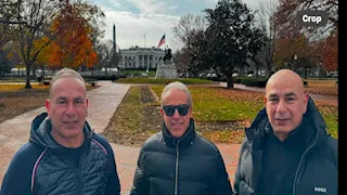 التوأم حسام وإبراهيم حسن أمام البيت الأبيض (صورة)