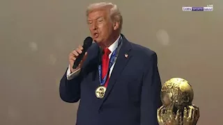 جائزة خاصة لترامب خلال حفل سحب قرعة كأس العالم 2026