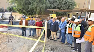 بالصور- محافظ أسيوط يتفقد مشروع سوق ومجمع تجاري وإداري بحي الأربعين