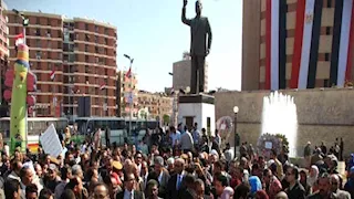 جدل بأسيوط بعد تحويل نصب "عبد الناصر" لمشروعات تجارية.. والمحافظ يتدخل (صور)