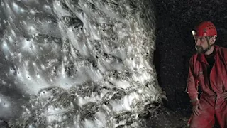 داخل "كهف الكبريت".. اكتشاف أكبر شبكة عنكبوتية على كوكب الأرض (صور)